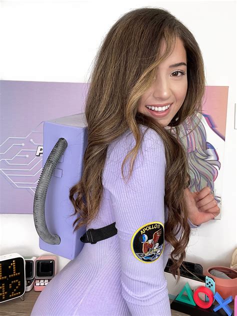 poki gyatt|pokimane (@pokimanelol) .